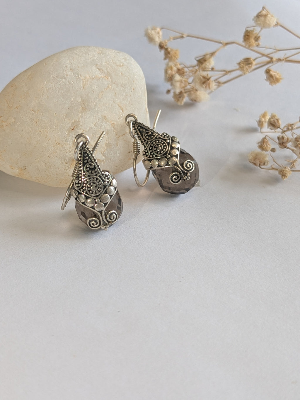 Taruṇi (तरुणी) – The Eternal Maiden