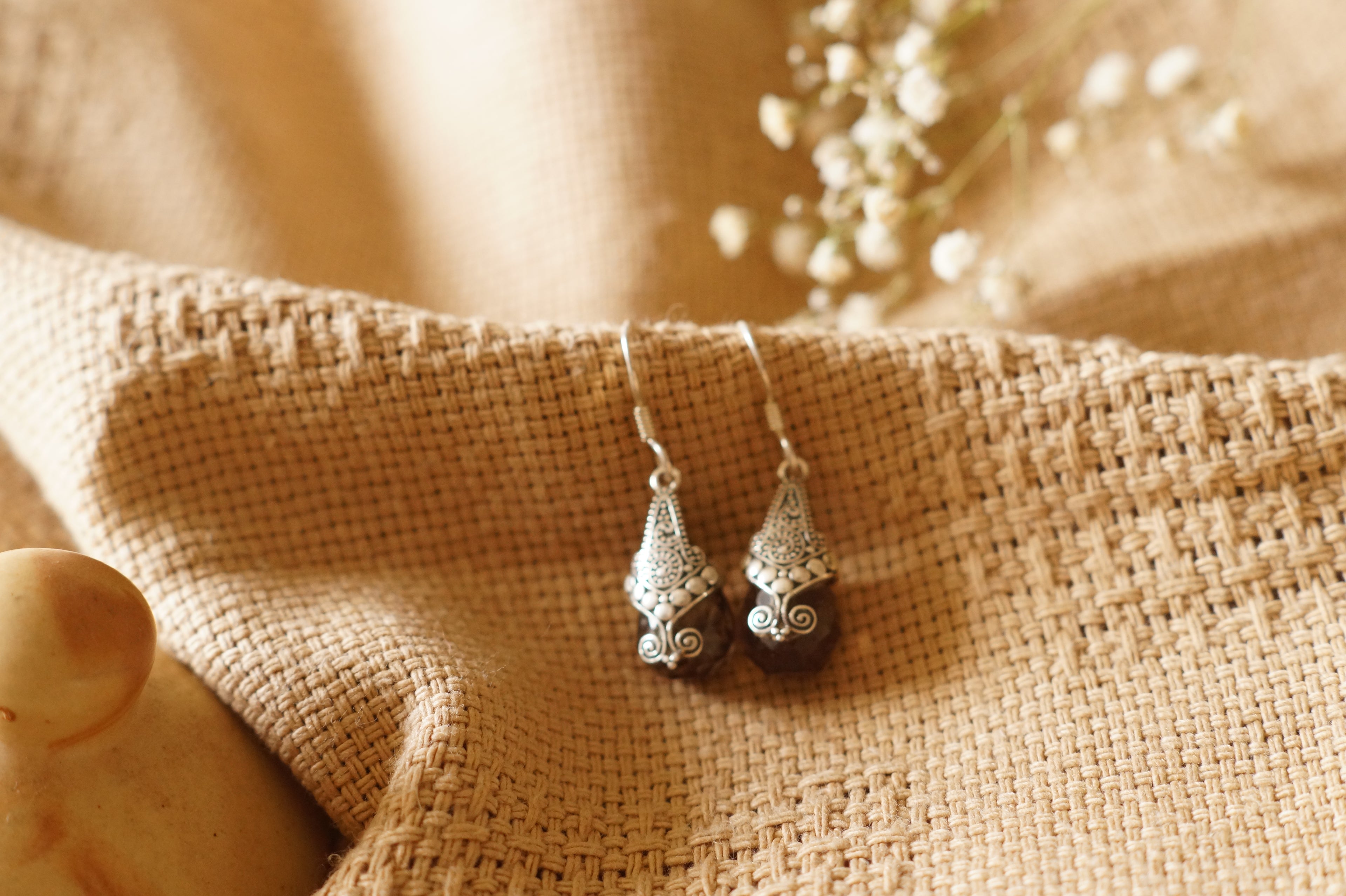 Taruṇi (तरुणी) – The Eternal Maiden