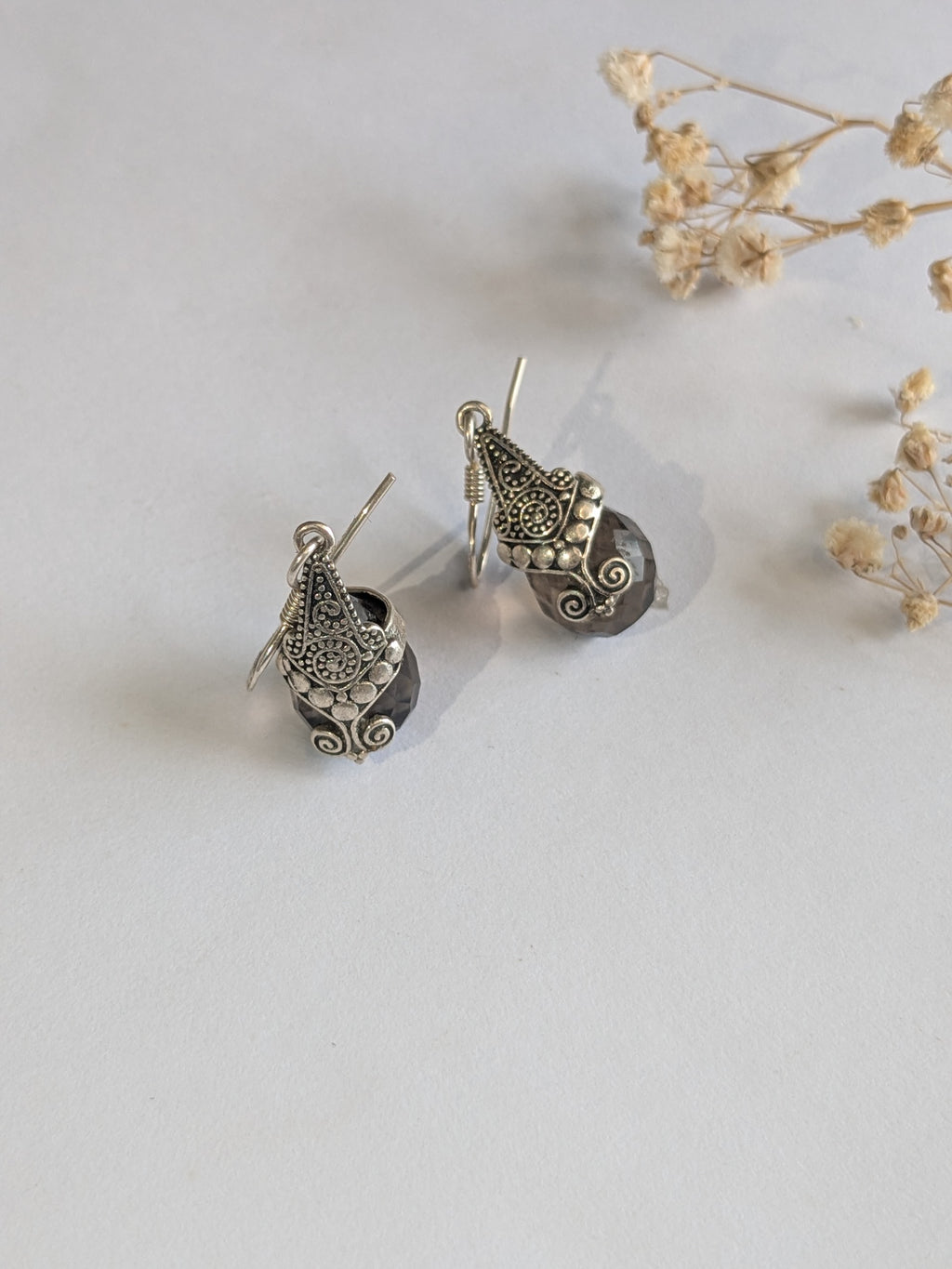 Taruṇi (तरुणी) – The Eternal Maiden